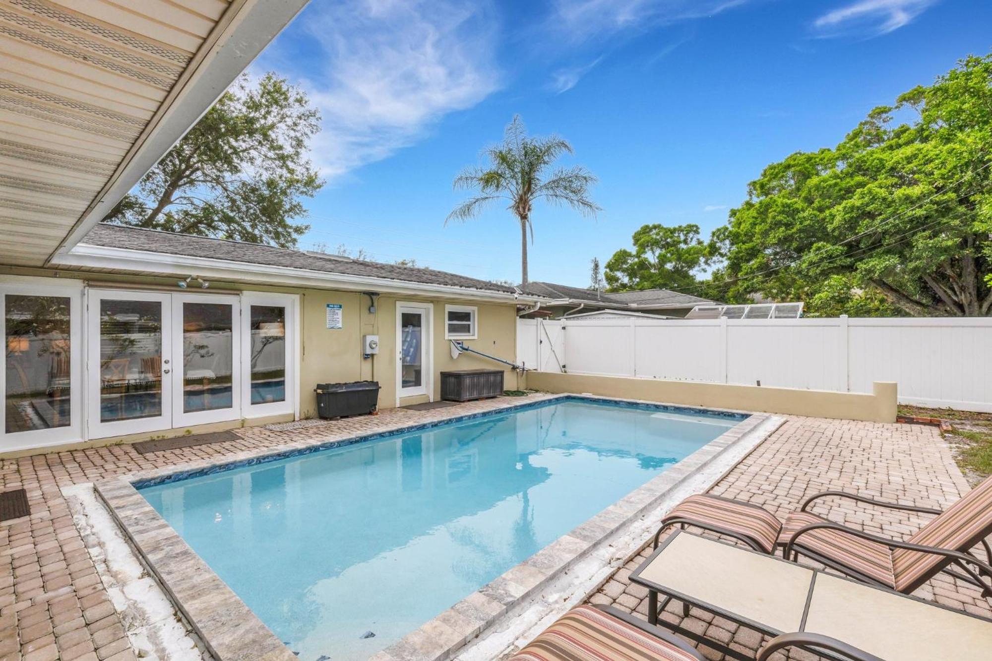 Sandy Retreat Pool Home - Vacation Rental Clearwater Exterior photo