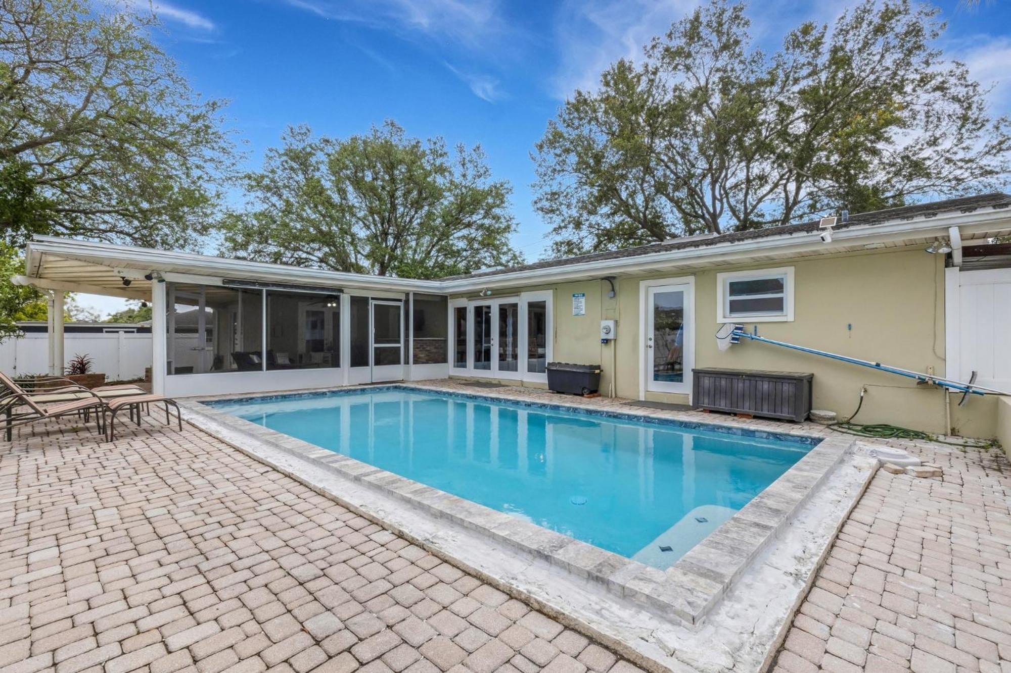 Sandy Retreat Pool Home - Vacation Rental Clearwater Exterior photo