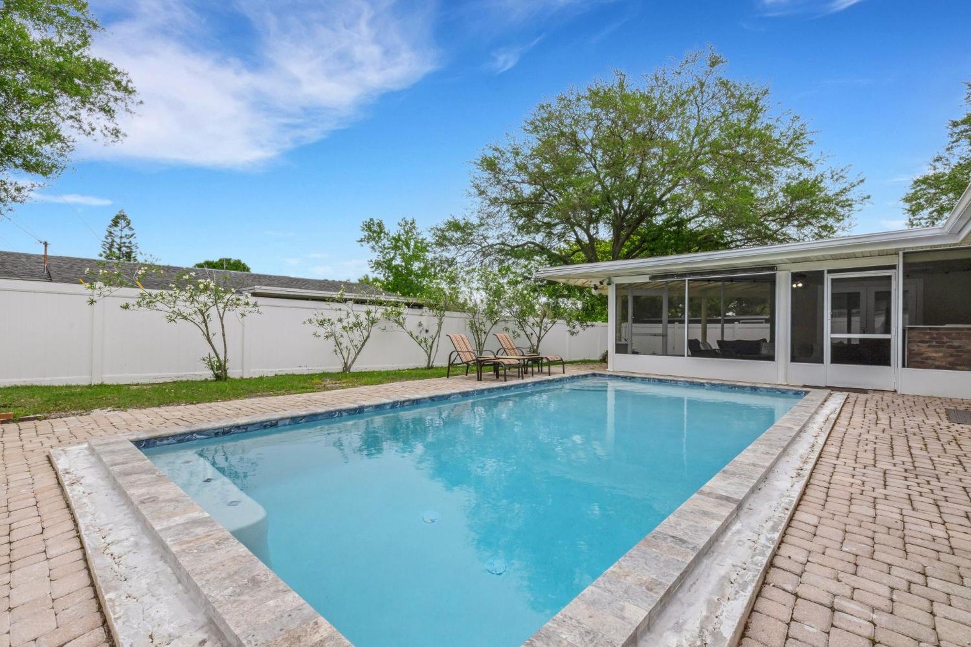 Sandy Retreat Pool Home - Vacation Rental Clearwater Exterior photo